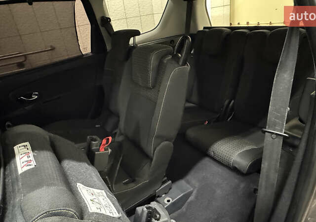 Коричневый Рено Гранд Сценик, объемом двигателя 1.9 л и пробегом 287 тыс. км за 7200 $, фото 29 на Automoto.ua