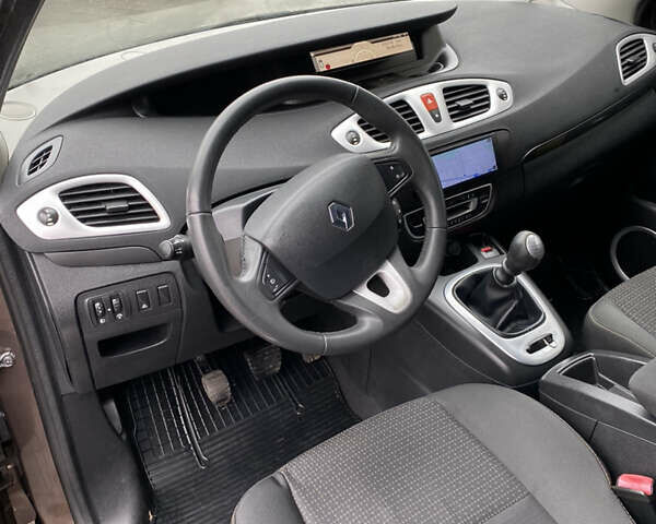 Коричневый Рено Гранд Сценик, объемом двигателя 1.5 л и пробегом 233 тыс. км за 6999 $, фото 19 на Automoto.ua