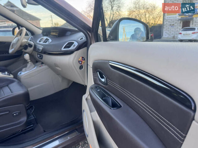 Рено Гранд Сценик 2010 в Звенигородка на Automoto.ua Коричневый Рено Гранд Сценик, объемом двигателя 1.4 л и пробегом 140 тыс. км за 6990 $, фото 35 на Automoto.ua