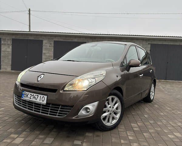 Коричневый Рено Гранд Сценик, объемом двигателя 1.4 л и пробегом 203 тыс. км за 6700 $, фото 3 на Automoto.ua