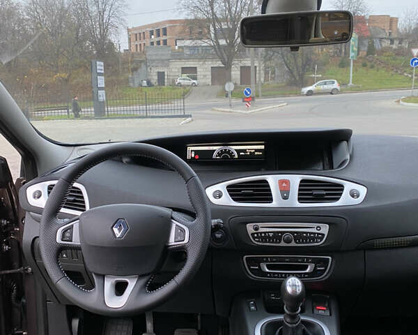 Коричневый Рено Гранд Сценик, объемом двигателя 1.4 л и пробегом 181 тыс. км за 6100 $, фото 23 на Automoto.ua