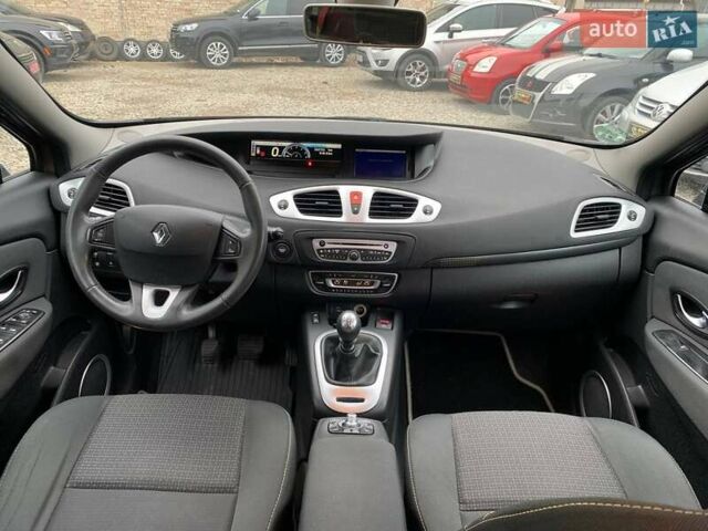 Коричневий Рено Гранд Сценік, об'ємом двигуна 1.87 л та пробігом 332 тис. км за 7499 $, фото 19 на Automoto.ua