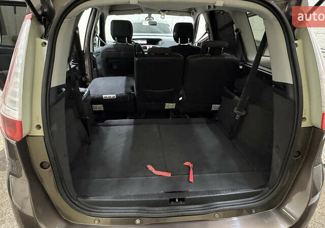 Коричневый Рено Гранд Сценик, объемом двигателя 1.9 л и пробегом 287 тыс. км за 7200 $, фото 28 на Automoto.ua