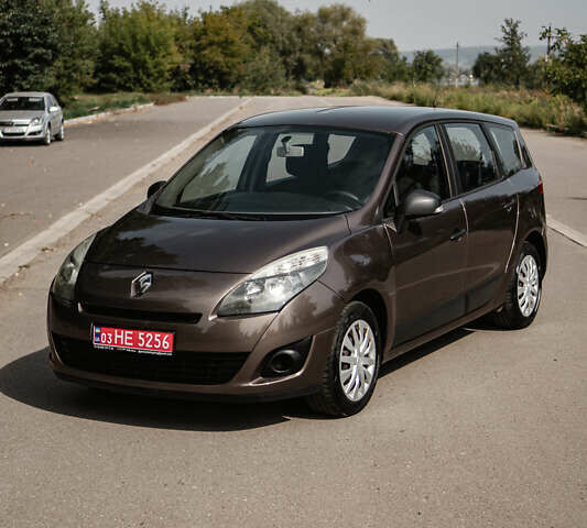 Коричневый Рено Гранд Сценик, объемом двигателя 1.5 л и пробегом 180 тыс. км за 7650 $, фото 1 на Automoto.ua