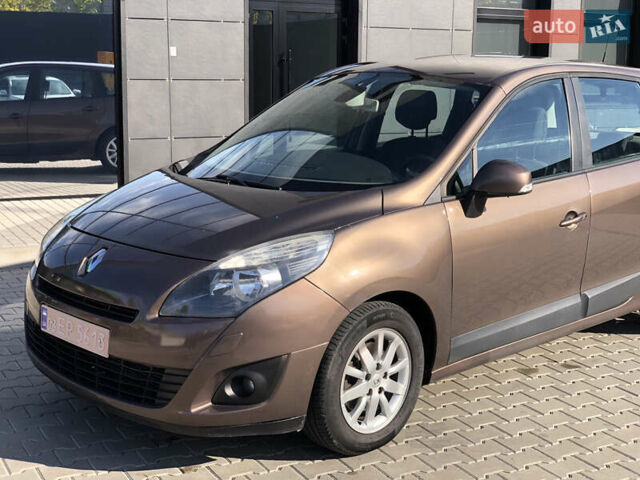 Рено Гранд Сценик 2010 в Киеве на Automoto.ua Коричневый Рено Гранд Сценик, объемом двигателя 1.4 л и пробегом 230 тыс. км за 5500 $, фото 1 на Automoto.ua