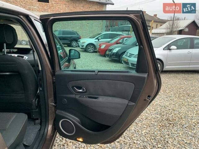 Коричневий Рено Гранд Сценік, об'ємом двигуна 1.87 л та пробігом 332 тис. км за 7499 $, фото 10 на Automoto.ua