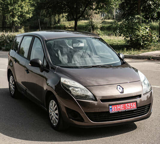 Коричневый Рено Гранд Сценик, объемом двигателя 1.5 л и пробегом 180 тыс. км за 7650 $, фото 5 на Automoto.ua