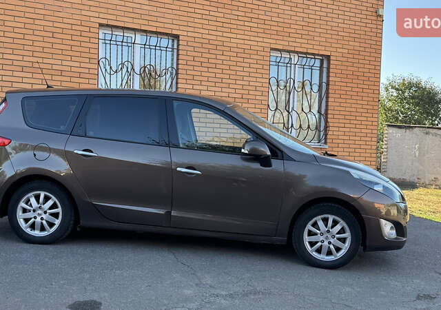 Коричневый Рено Гранд Сценик, объемом двигателя 1.9 л и пробегом 287 тыс. км за 7200 $, фото 2 на Automoto.ua