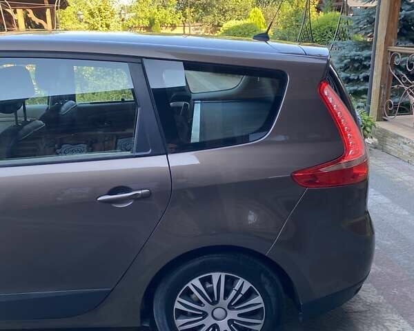 Коричневый Рено Гранд Сценик, объемом двигателя 1.46 л и пробегом 310 тыс. км за 6600 $, фото 1 на Automoto.ua