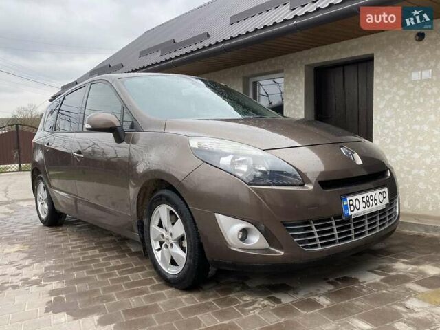 Коричневий Рено Гранд Сценік, об'ємом двигуна 1.87 л та пробігом 200 тис. км за 8250 $, фото 27 на Automoto.ua