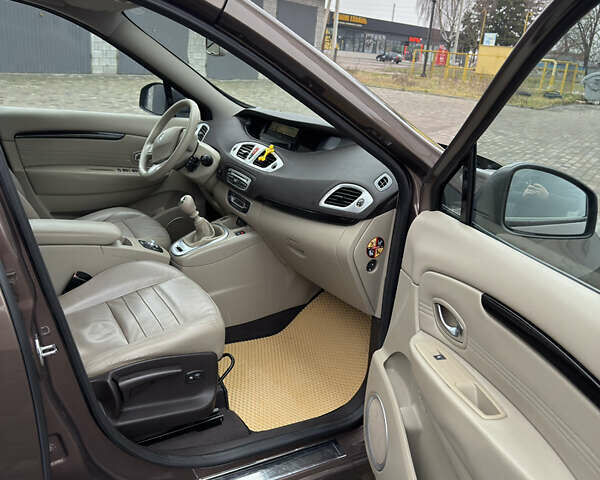 Коричневый Рено Гранд Сценик, объемом двигателя 1.4 л и пробегом 203 тыс. км за 6700 $, фото 12 на Automoto.ua