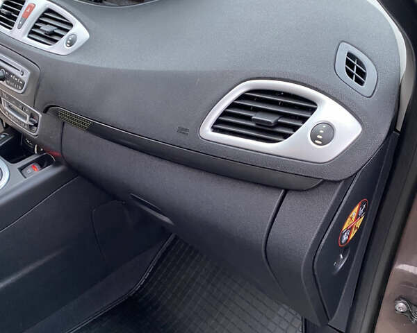 Коричневый Рено Гранд Сценик, объемом двигателя 1.4 л и пробегом 181 тыс. км за 6100 $, фото 19 на Automoto.ua