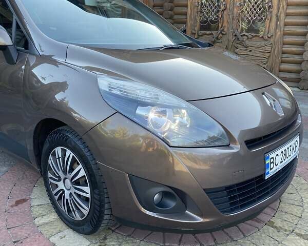 Коричневый Рено Гранд Сценик, объемом двигателя 1.46 л и пробегом 310 тыс. км за 6600 $, фото 23 на Automoto.ua