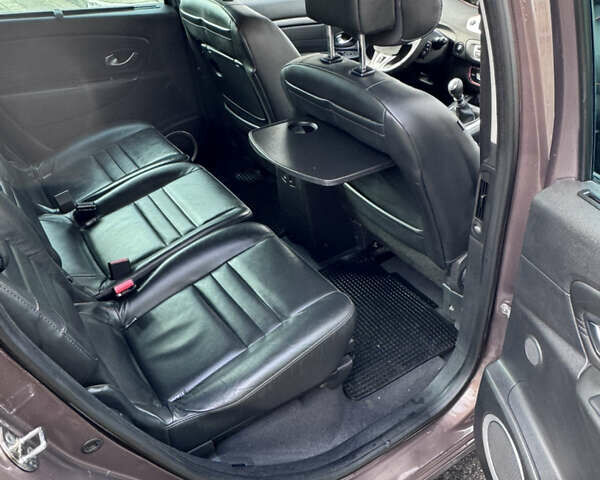 Рено Гранд Сценик 2010 в Полтаве на Automoto.ua Коричневый Рено Гранд Сценик, объемом двигателя 1.4 л и пробегом 198 тыс. км за 6950 $, фото 5 на Automoto.ua