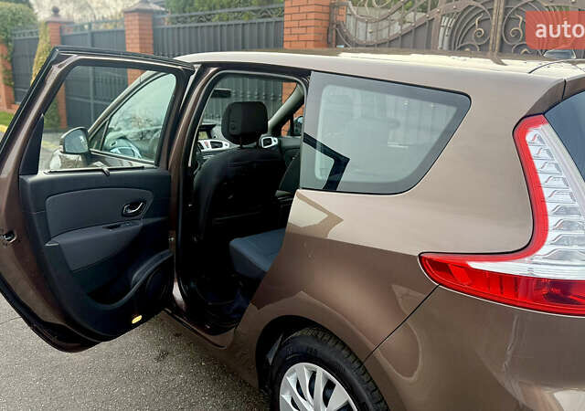 Коричневый Рено Гранд Сценик, объемом двигателя 1.4 л и пробегом 143 тыс. км за 7700 $, фото 7 на Automoto.ua