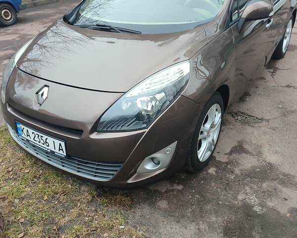 Коричневый Рено Гранд Сценик, объемом двигателя 1.9 л и пробегом 247 тыс. км за 7500 $, фото 5 на Automoto.ua