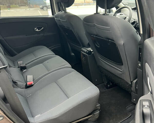 Коричневий Рено Гранд Сценік, об'ємом двигуна 1.6 л та пробігом 280 тис. км за 7350 $, фото 7 на Automoto.ua