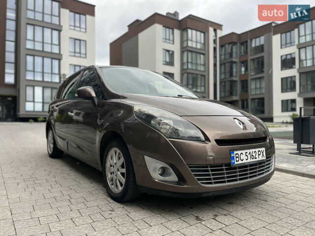 Коричневий Рено Гранд Сценік, об'ємом двигуна 1.46 л та пробігом 252 тис. км за 6749 $, фото 1 на Automoto.ua