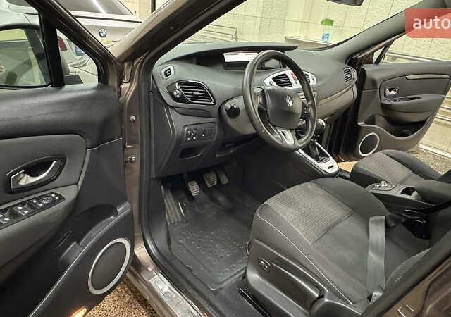 Коричневый Рено Гранд Сценик, объемом двигателя 1.9 л и пробегом 287 тыс. км за 7200 $, фото 33 на Automoto.ua