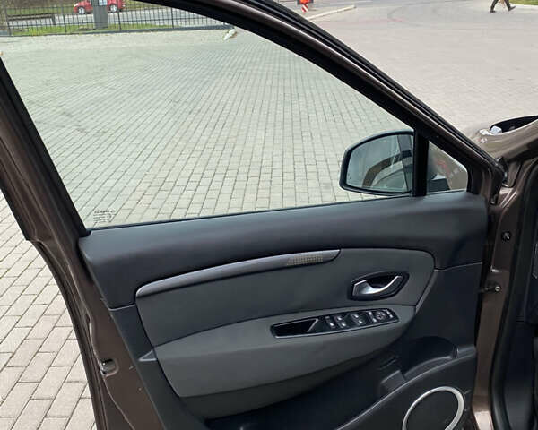 Коричневый Рено Гранд Сценик, объемом двигателя 1.4 л и пробегом 181 тыс. км за 6100 $, фото 25 на Automoto.ua