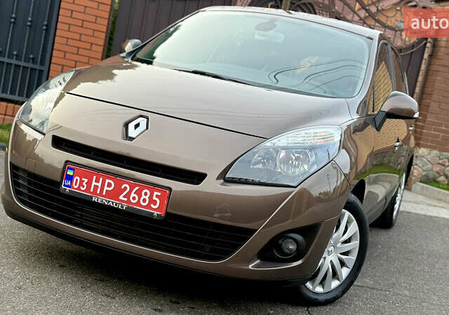 Коричневый Рено Гранд Сценик, объемом двигателя 1.4 л и пробегом 143 тыс. км за 7700 $, фото 1 на Automoto.ua