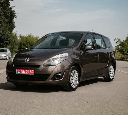 Коричневый Рено Гранд Сценик, объемом двигателя 1.5 л и пробегом 180 тыс. км за 7650 $, фото 2 на Automoto.ua