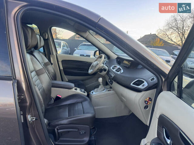 Рено Гранд Сценик 2010 в Звенигородка на Automoto.ua Коричневый Рено Гранд Сценик, объемом двигателя 1.4 л и пробегом 140 тыс. км за 6990 $, фото 29 на Automoto.ua