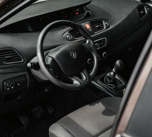 Коричневый Рено Гранд Сценик, объемом двигателя 1.5 л и пробегом 180 тыс. км за 7650 $, фото 18 на Automoto.ua