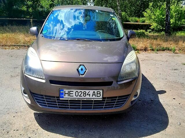 Коричневый Рено Гранд Сценик, объемом двигателя 1.9 л и пробегом 244 тыс. км за 7800 $, фото 2 на Automoto.ua