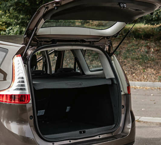 Коричневый Рено Гранд Сценик, объемом двигателя 1.5 л и пробегом 180 тыс. км за 7650 $, фото 33 на Automoto.ua