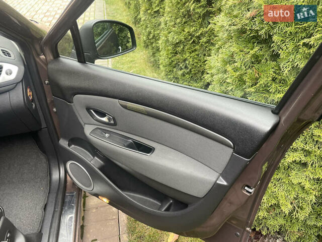 Коричневый Рено Гранд Сценик, объемом двигателя 2 л и пробегом 241 тыс. км за 8600 $, фото 41 на Automoto.ua