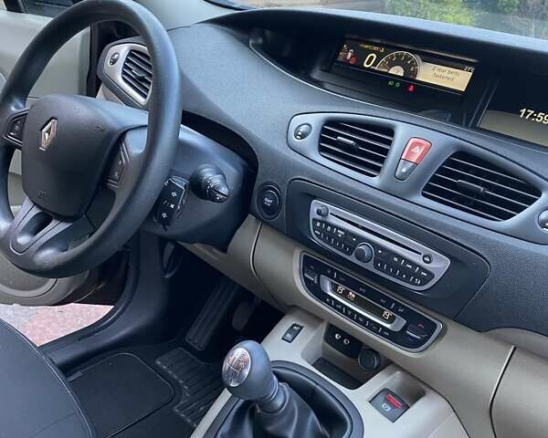 Коричневый Рено Гранд Сценик, объемом двигателя 1.46 л и пробегом 310 тыс. км за 6600 $, фото 29 на Automoto.ua