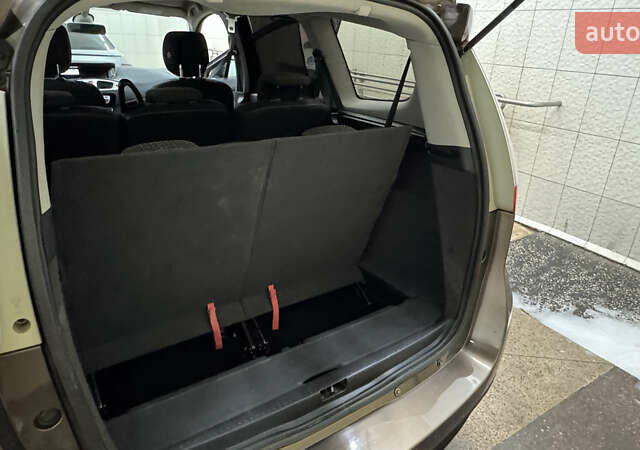 Коричневый Рено Гранд Сценик, объемом двигателя 1.9 л и пробегом 287 тыс. км за 7200 $, фото 32 на Automoto.ua