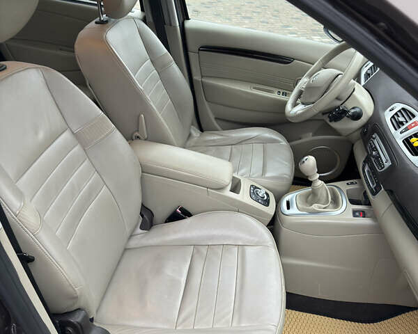 Коричневый Рено Гранд Сценик, объемом двигателя 1.4 л и пробегом 203 тыс. км за 6700 $, фото 11 на Automoto.ua