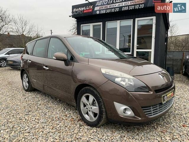 Коричневий Рено Гранд Сценік, об'ємом двигуна 1.87 л та пробігом 332 тис. км за 7499 $, фото 1 на Automoto.ua