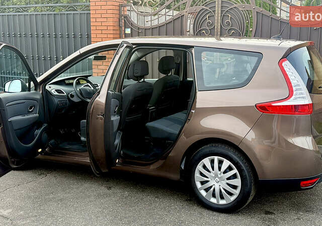 Коричневый Рено Гранд Сценик, объемом двигателя 1.4 л и пробегом 143 тыс. км за 7700 $, фото 5 на Automoto.ua