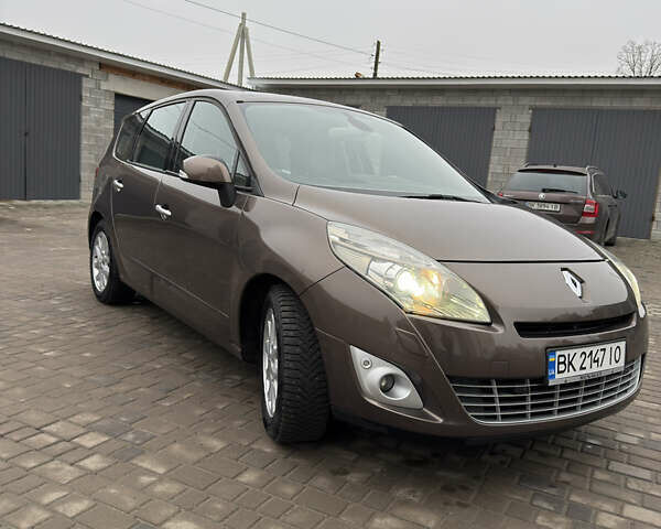 Коричневый Рено Гранд Сценик, объемом двигателя 1.4 л и пробегом 203 тыс. км за 6700 $, фото 2 на Automoto.ua