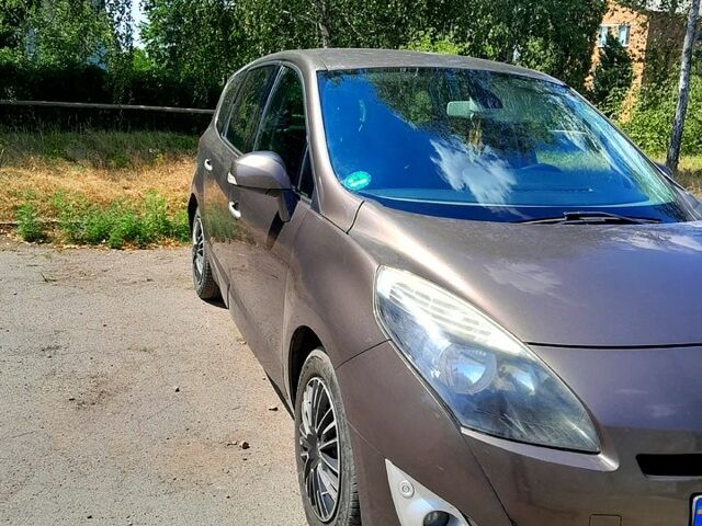 Коричневый Рено Гранд Сценик, объемом двигателя 1.9 л и пробегом 244 тыс. км за 7800 $, фото 3 на Automoto.ua