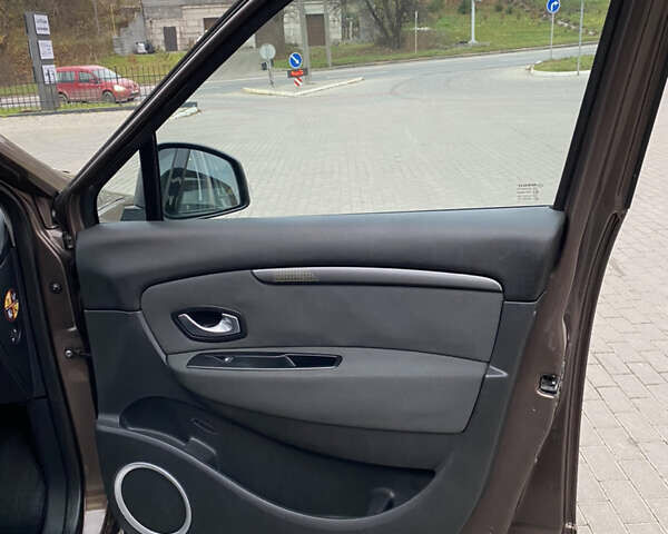 Коричневый Рено Гранд Сценик, объемом двигателя 1.4 л и пробегом 181 тыс. км за 6100 $, фото 16 на Automoto.ua