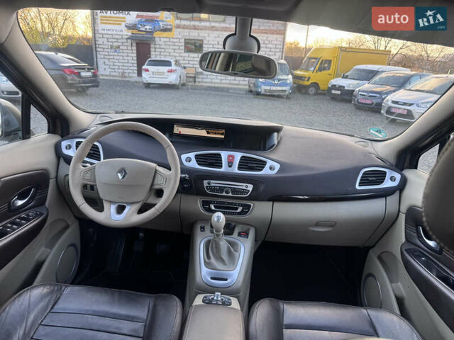 Рено Гранд Сценик 2010 в Звенигородка на Automoto.ua Коричневый Рено Гранд Сценик, объемом двигателя 1.4 л и пробегом 140 тыс. км за 6990 $, фото 38 на Automoto.ua