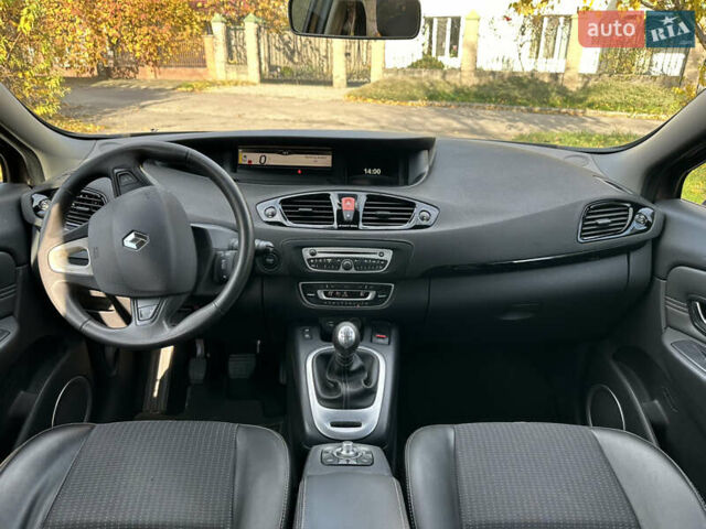 Коричневий Рено Гранд Сценік, об'ємом двигуна 1.46 л та пробігом 252 тис. км за 7500 $, фото 6 на Automoto.ua