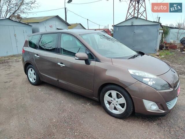 Коричневий Рено Гранд Сценік, об'ємом двигуна 1.5 л та пробігом 260 тис. км за 8450 $, фото 16 на Automoto.ua