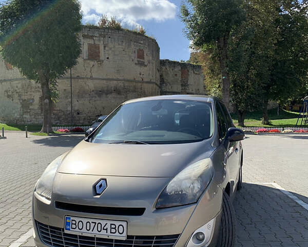 Коричневый Рено Гранд Сценик, объемом двигателя 1.5 л и пробегом 265 тыс. км за 10040 $, фото 1 на Automoto.ua