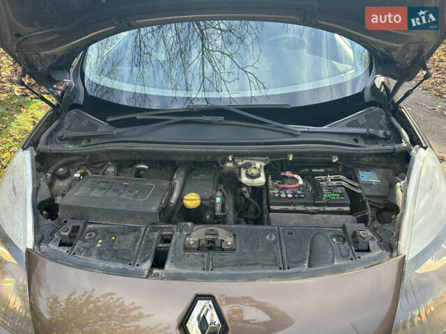 Коричневий Рено Гранд Сценік, об'ємом двигуна 1.46 л та пробігом 252 тис. км за 7500 $, фото 19 на Automoto.ua