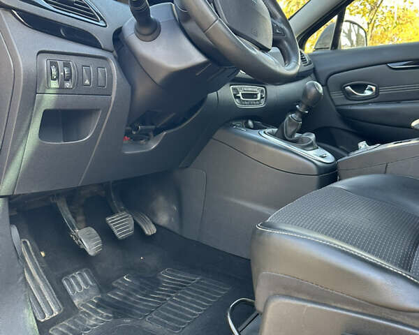 Коричневий Рено Гранд Сценік, об'ємом двигуна 1.46 л та пробігом 252 тис. км за 7500 $, фото 20 на Automoto.ua