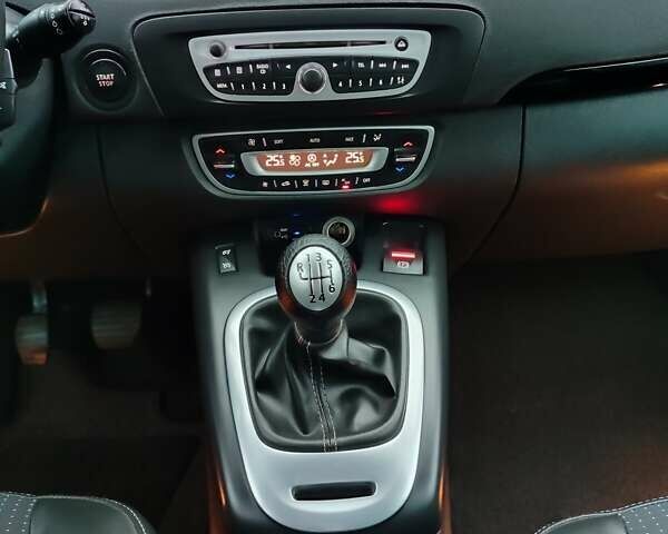 Коричневий Рено Гранд Сценік, об'ємом двигуна 1.5 л та пробігом 260 тис. км за 8450 $, фото 32 на Automoto.ua