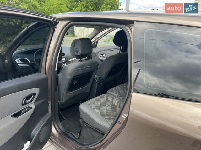 Коричневий Рено Гранд Сценік, об'ємом двигуна 1.5 л та пробігом 275 тис. км за 6800 $, фото 11 на Automoto.ua