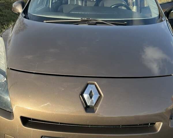 Коричневый Рено Гранд Сценик, объемом двигателя 2 л и пробегом 321 тыс. км за 8250 $, фото 5 на Automoto.ua