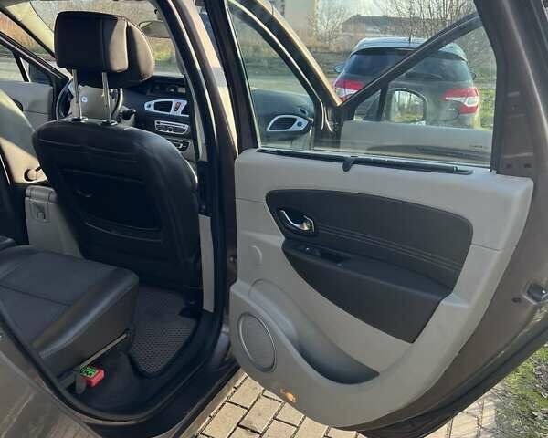 Коричневый Рено Гранд Сценик, объемом двигателя 2 л и пробегом 321 тыс. км за 8250 $, фото 13 на Automoto.ua