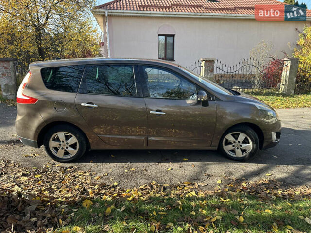 Коричневий Рено Гранд Сценік, об'ємом двигуна 1.46 л та пробігом 252 тис. км за 7500 $, фото 1 на Automoto.ua